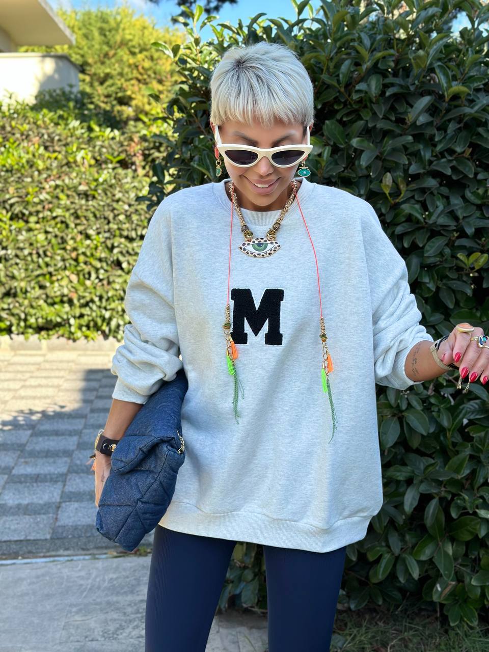 M PUNCH İŞLEMELİ SIRT DETAY SWEATSHIRT (Gri Melanj)